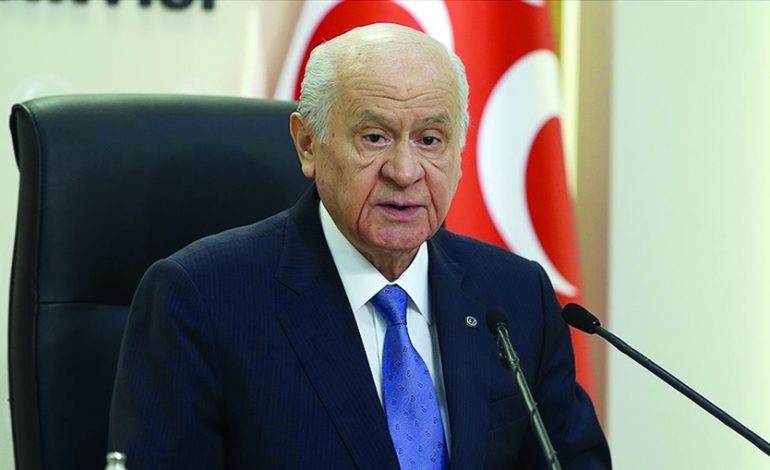ÇALKANTILI BİR DÖNEMDE KILAVUZ BİR SES: