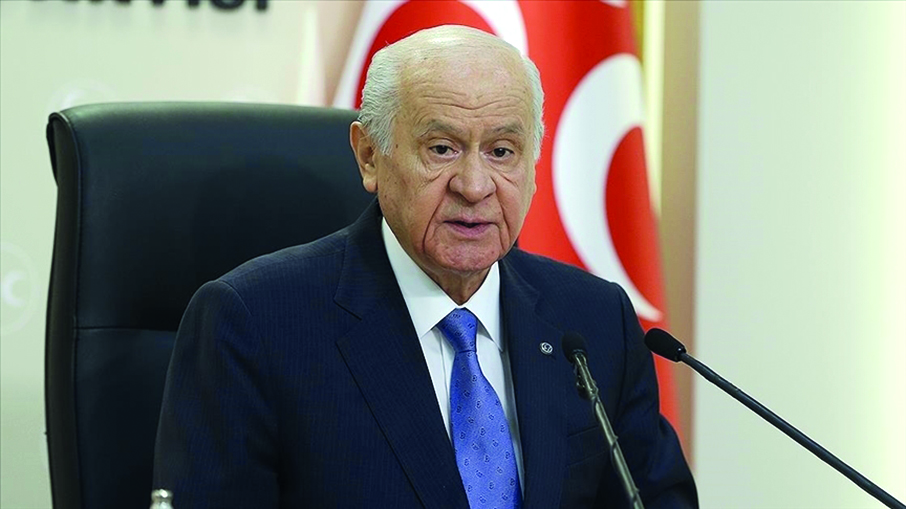 ÇALKANTILI BİR DÖNEMDE KILAVUZ BİR SES: